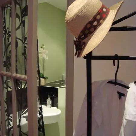 Maison L'epicurienne Alojamento de Acomodação e Pequeno-almoço 4*